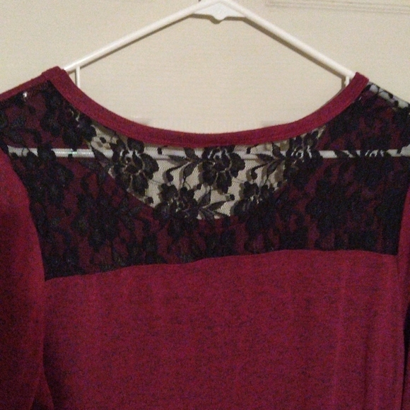 SOLD Bobbie Brooks large Maroon 3/4 sleeve blouse with lace at the top in back - Picture 5 of 7